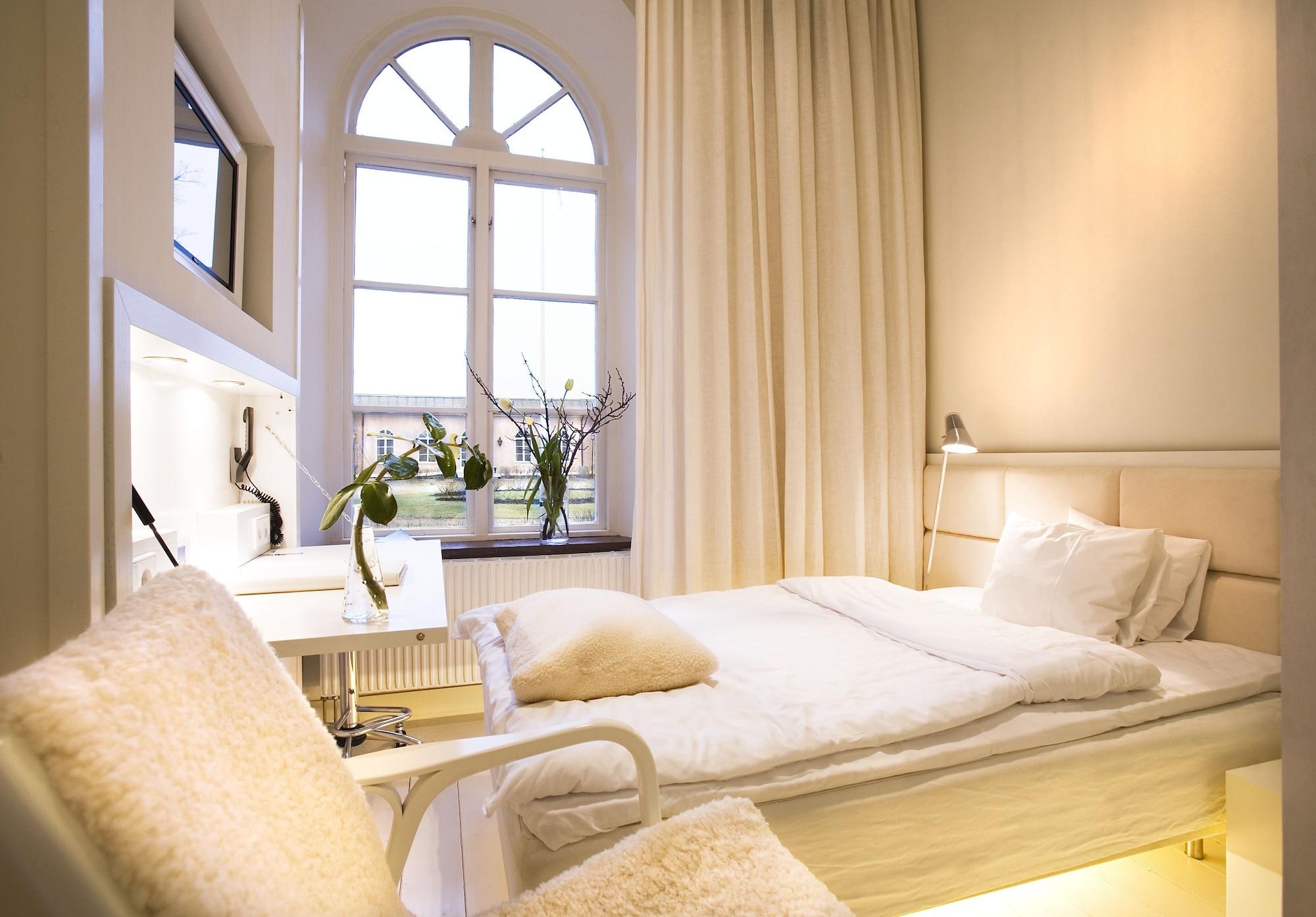 Ulfsunda Slott Hotel Stockholm Exterior photo