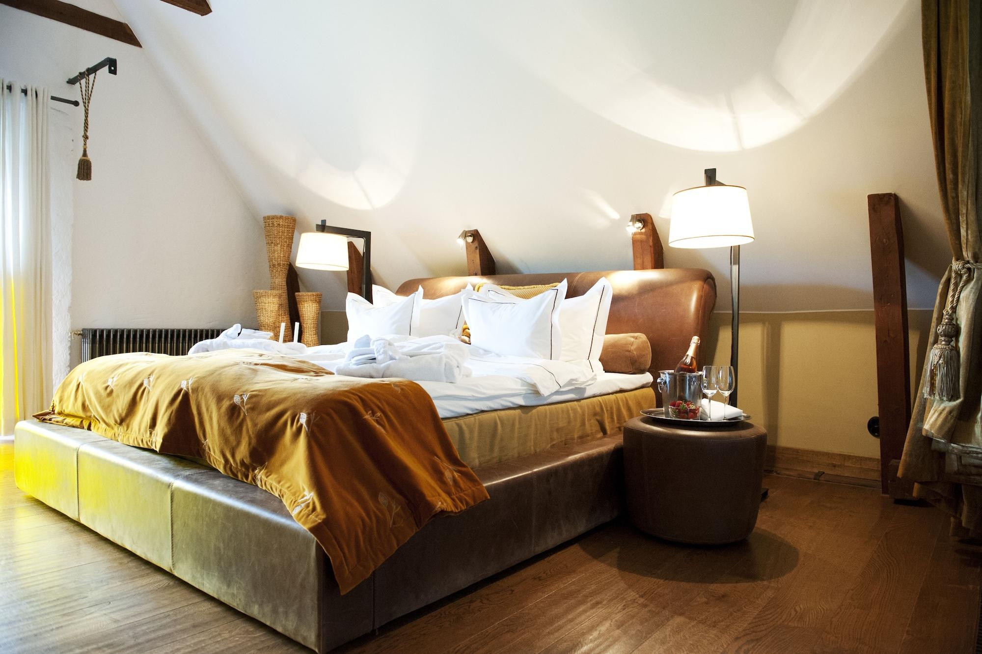 Ulfsunda Slott Hotel Stockholm Exterior photo